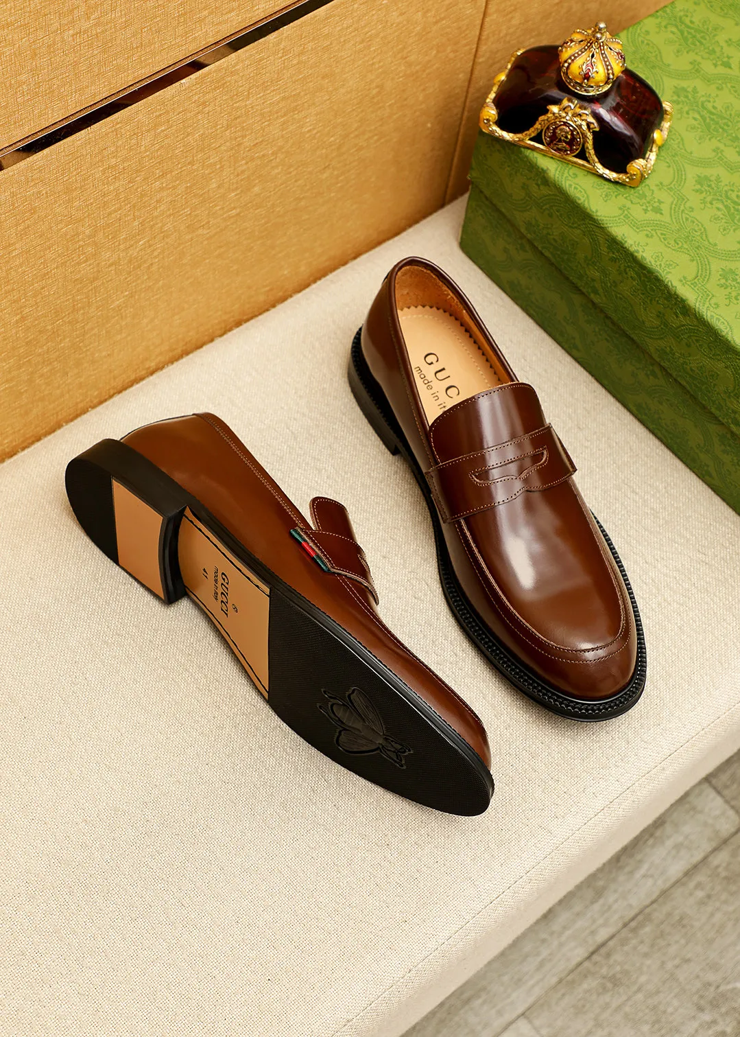 Men's shoes 💰520 💐 Product trademark: GUCCI "Gucci" casual leather shoes Regular size: 38-44 (45.46🉑️customized) Product materials: Selected imported first-layer open-edge beaded cowhide leather upper, imported water-dyed cowhide leather lining. Strong three-dimensional visual effect, original outsole Color: 4⃣️colors available